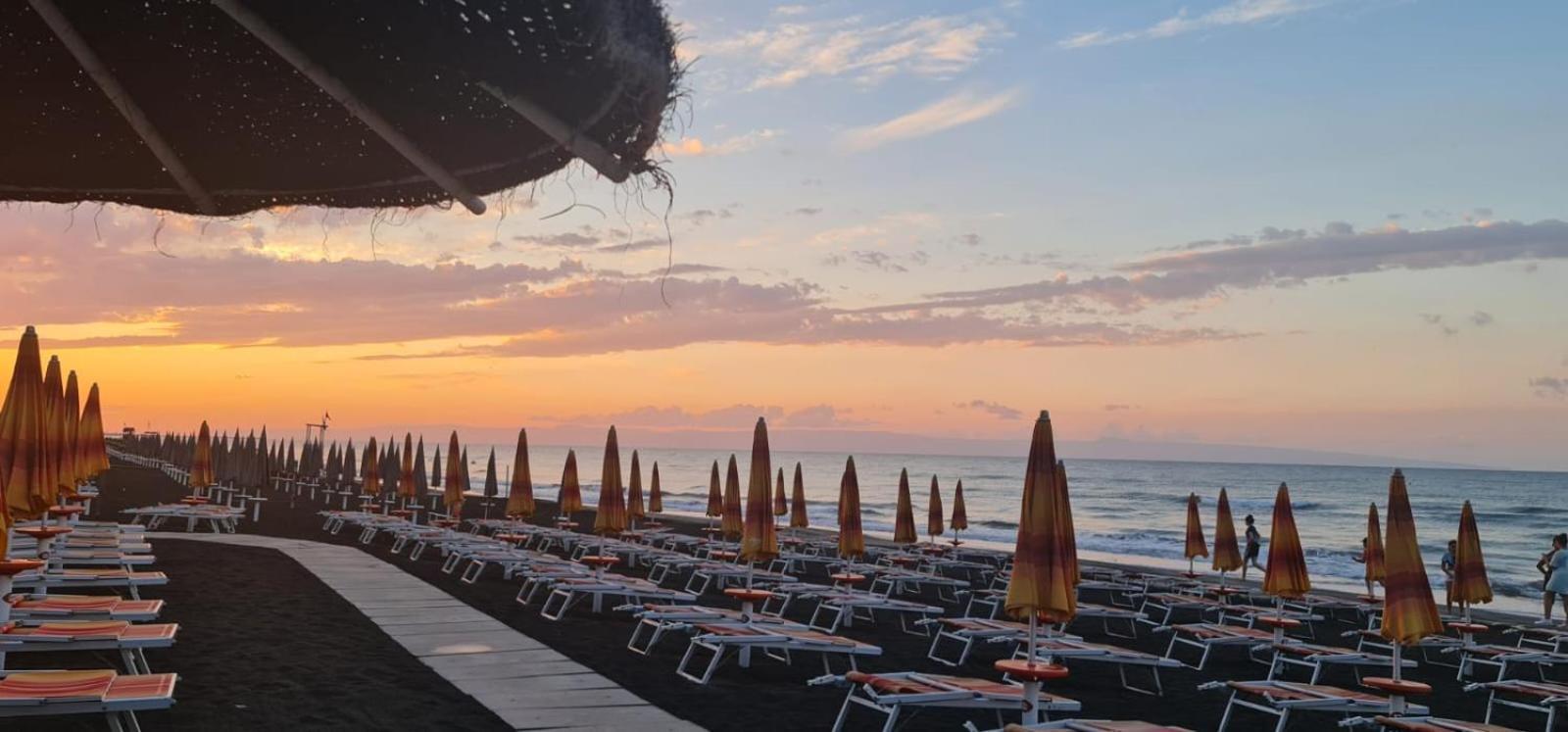 Baywatch Bed & Breakfast Margherita Di Savoia Bagian luar foto